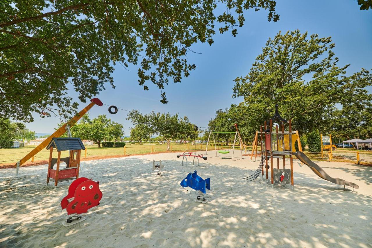 Camping Park Umag Mobile Homes Karigador Exteriör bild