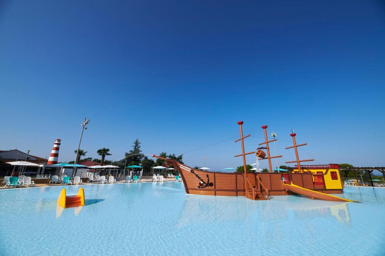 Camping Park Umag Mobile Homes Karigador Exteriör bild